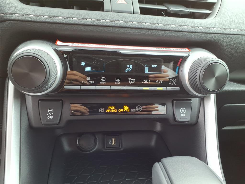 2025 Toyota RAV4 LE photo 13
