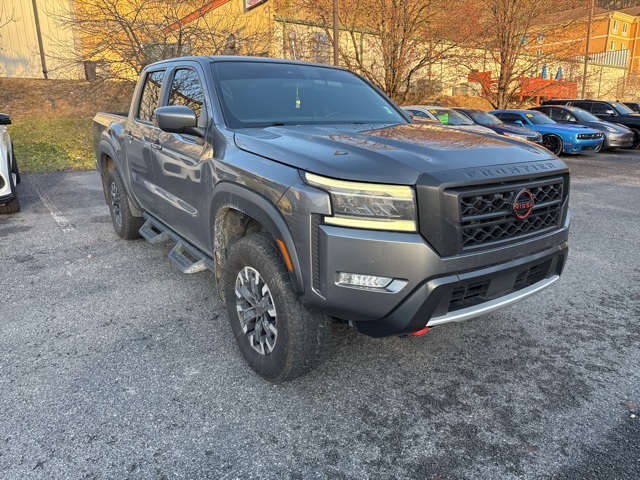 2022 Nissan Frontier PRO-4X photo 2