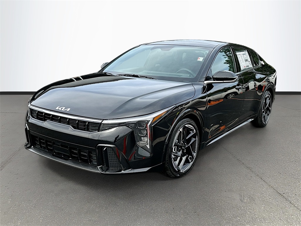 2025 Kia K4 GT-Line photo 3