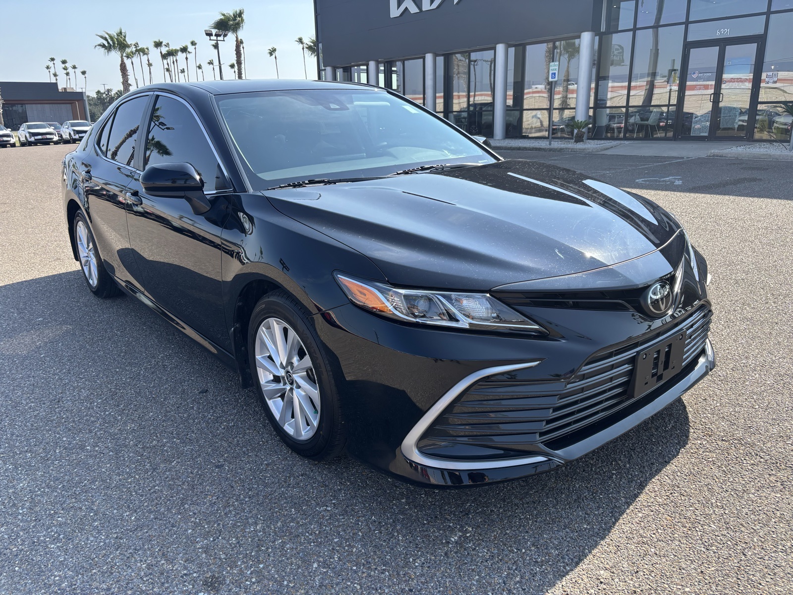 2023 Toyota Camry LE's photo