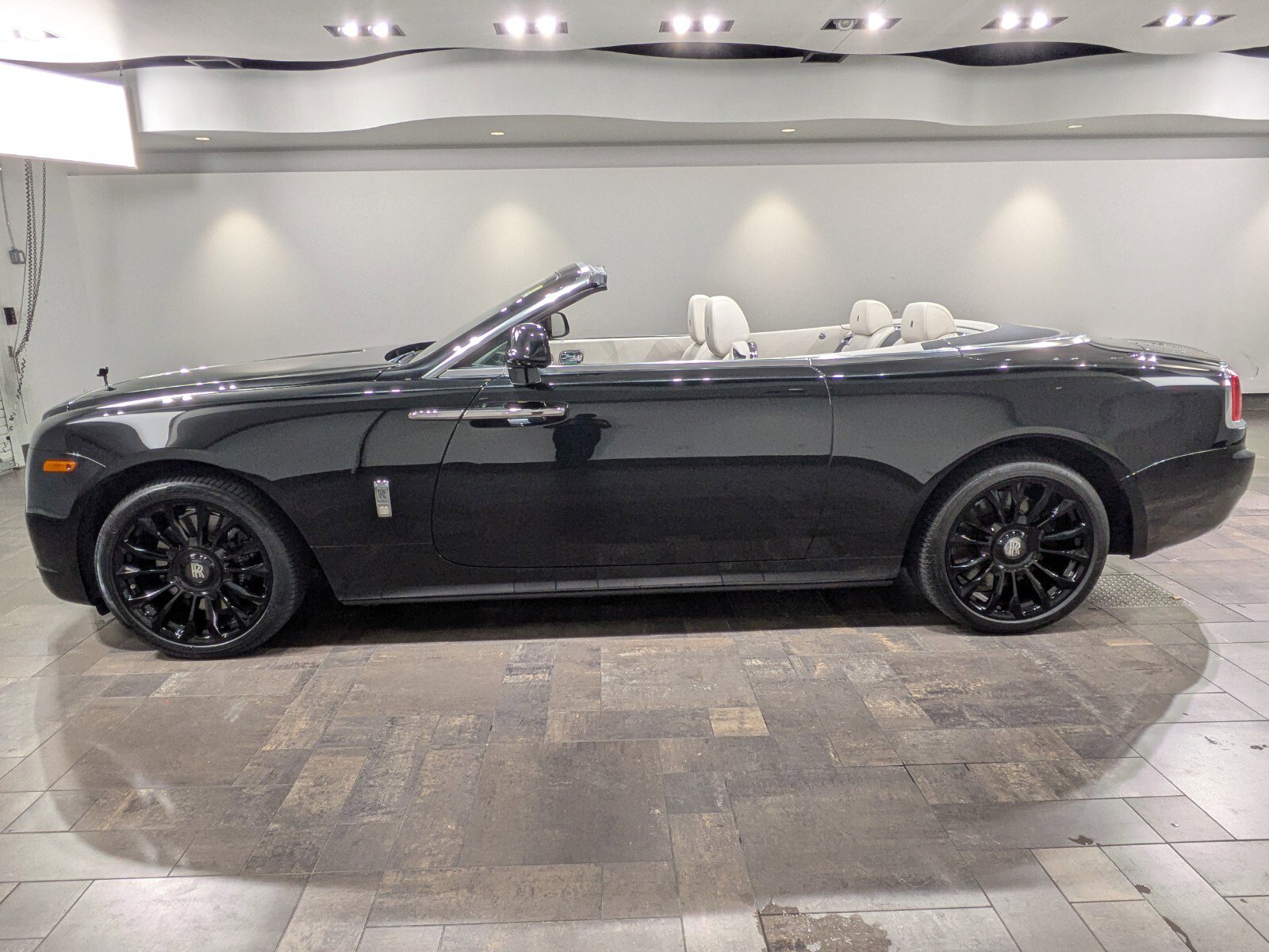 2019 Rolls Royce Dawn RR6 photo 3