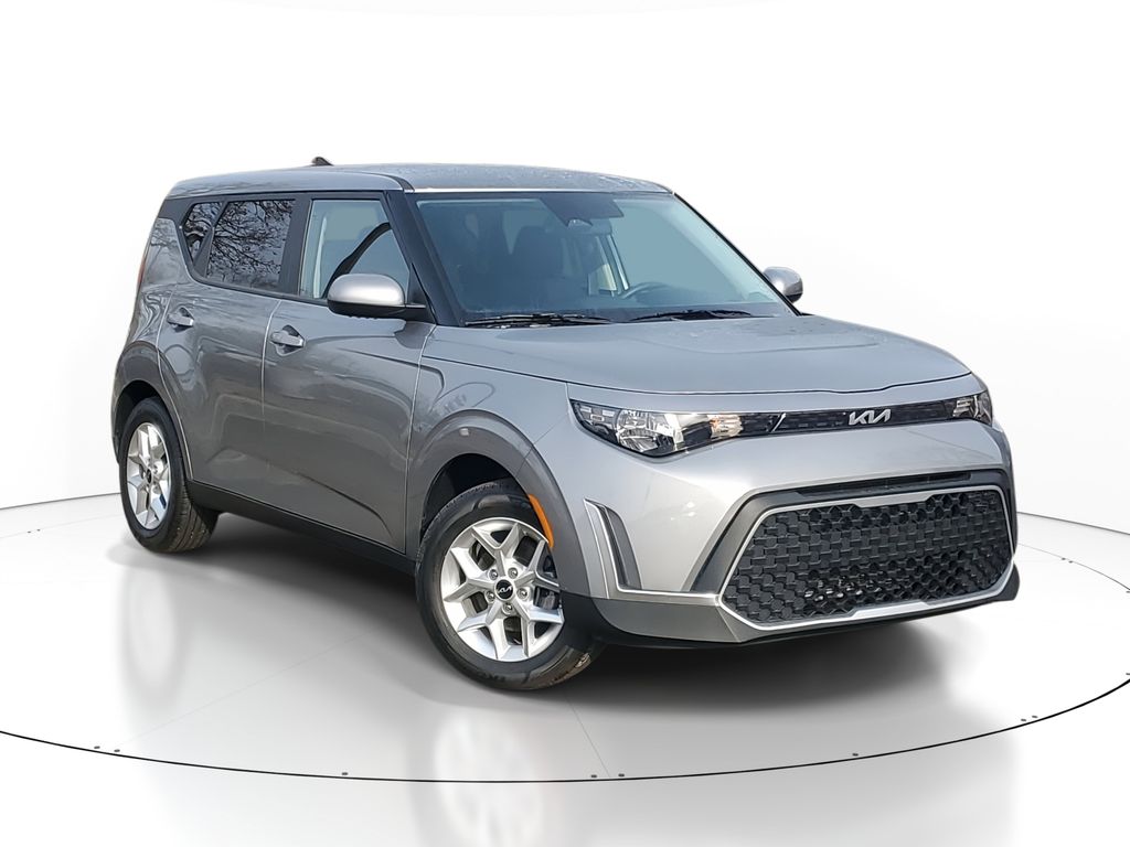 2025 Kia Soul LX's photo