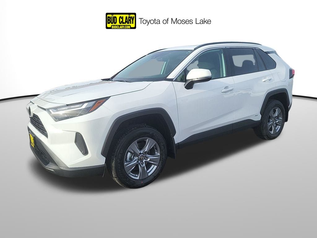 2025 Toyota RAV4 XLE's photo