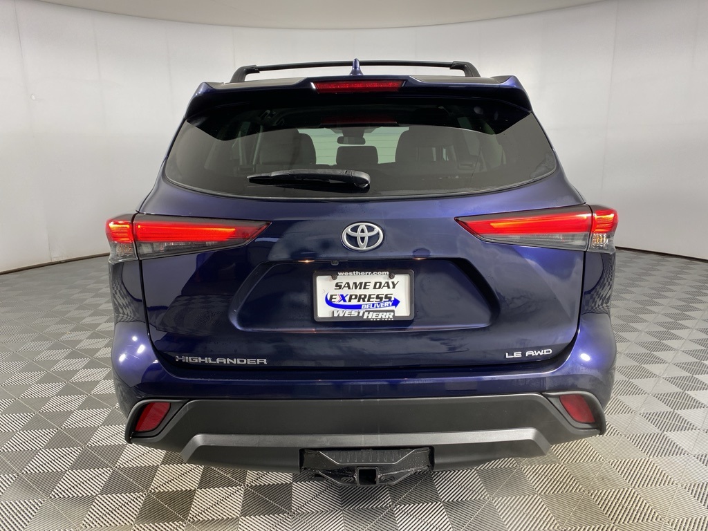 2021 Toyota Highlander LE photo 4