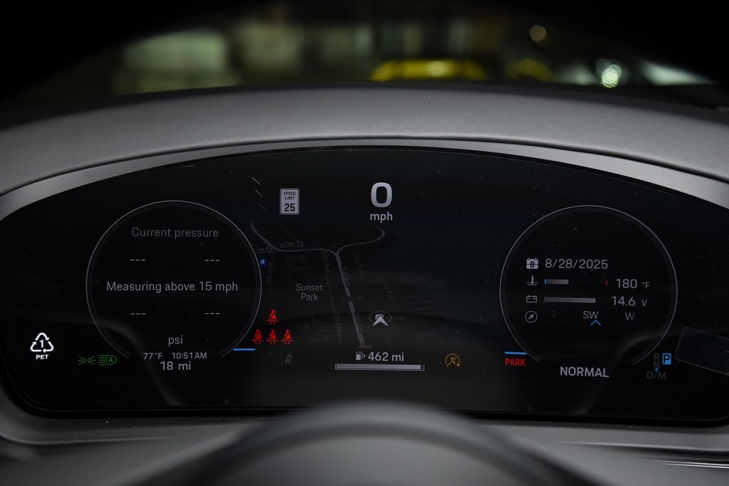 2025 Porsche Cayenne photo 23