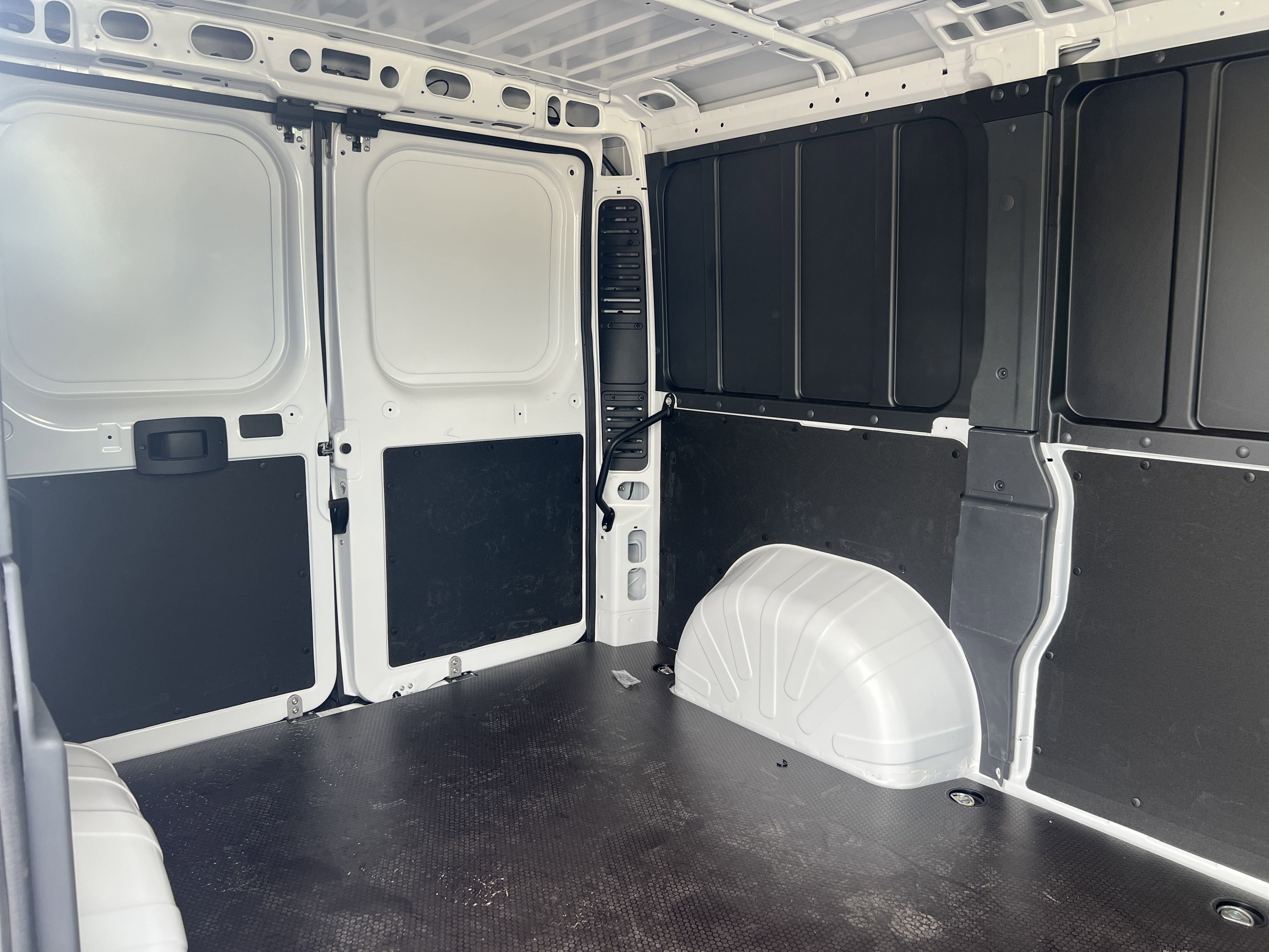 2025 Ram ProMaster 1500 Tradesman photo 3
