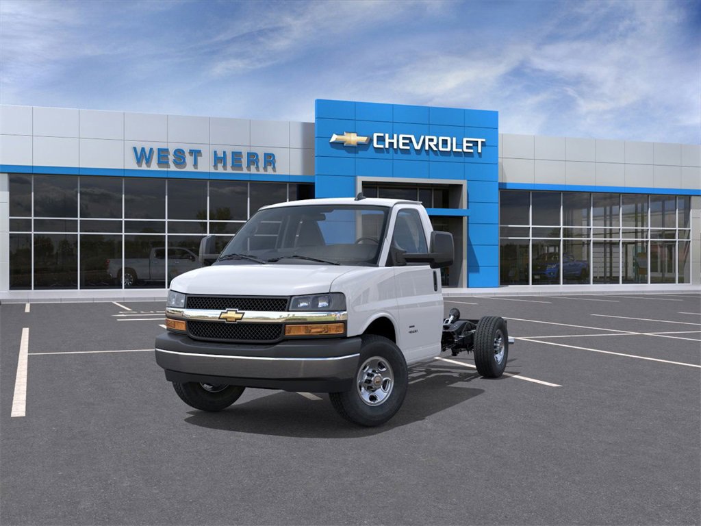 2025 Chevrolet Express Cutaway 3500 photo 4