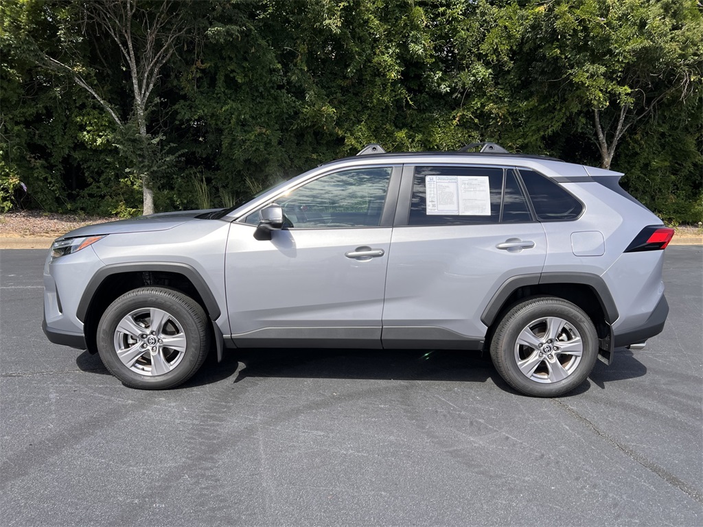 2024 Toyota RAV4 XLE photo 2