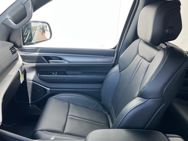 2025 Jeep Wagoneer Base photo 6