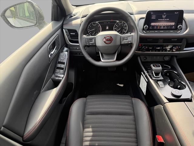 2025 Nissan Rogue SV photo 3