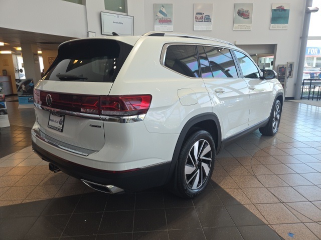 2025 Volkswagen Atlas SEL photo 7