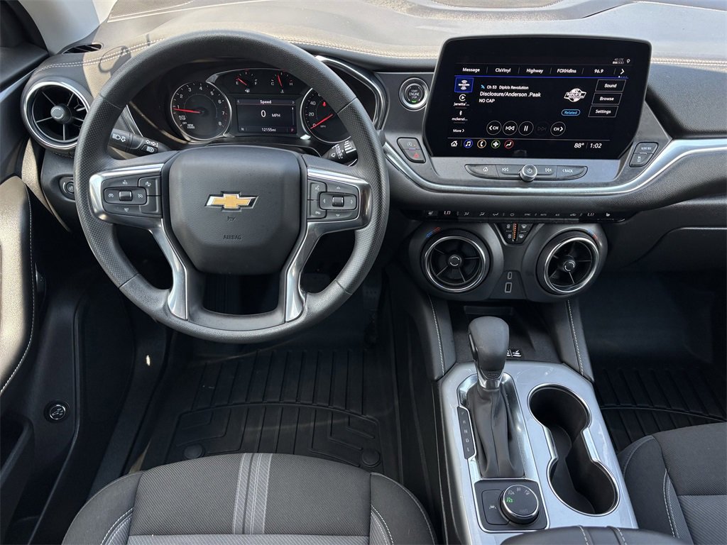 2025 Chevrolet Blazer 2LT photo 3
