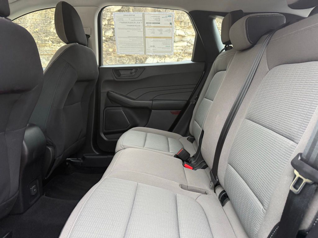 2022 Ford Escape S photo 10