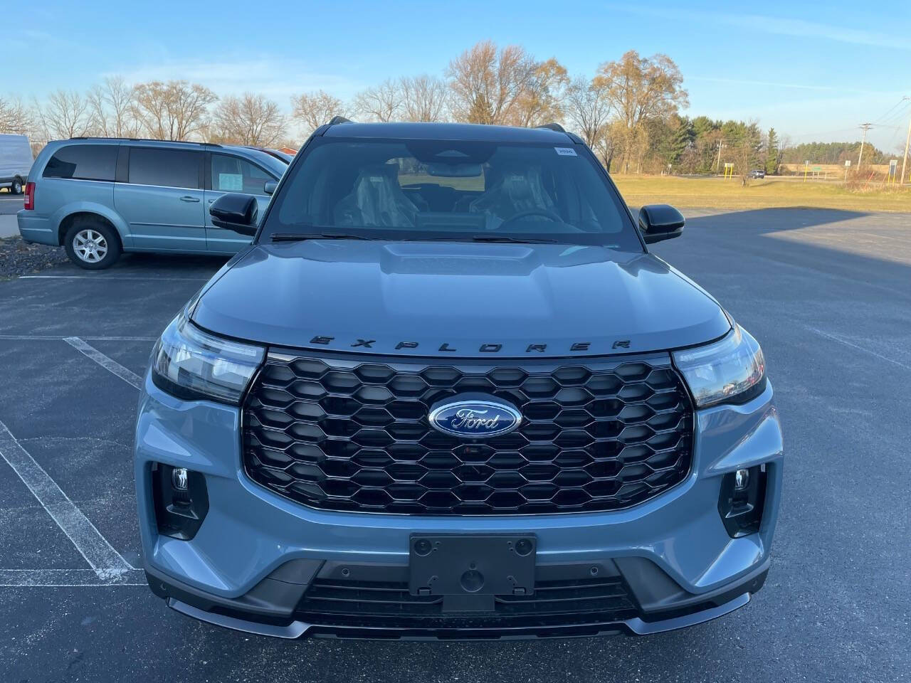 2026 Ford Explorer ST-Line photo 2