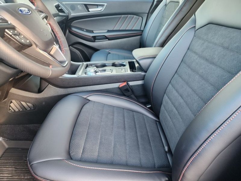 2024 Ford Edge ST-Line photo 8