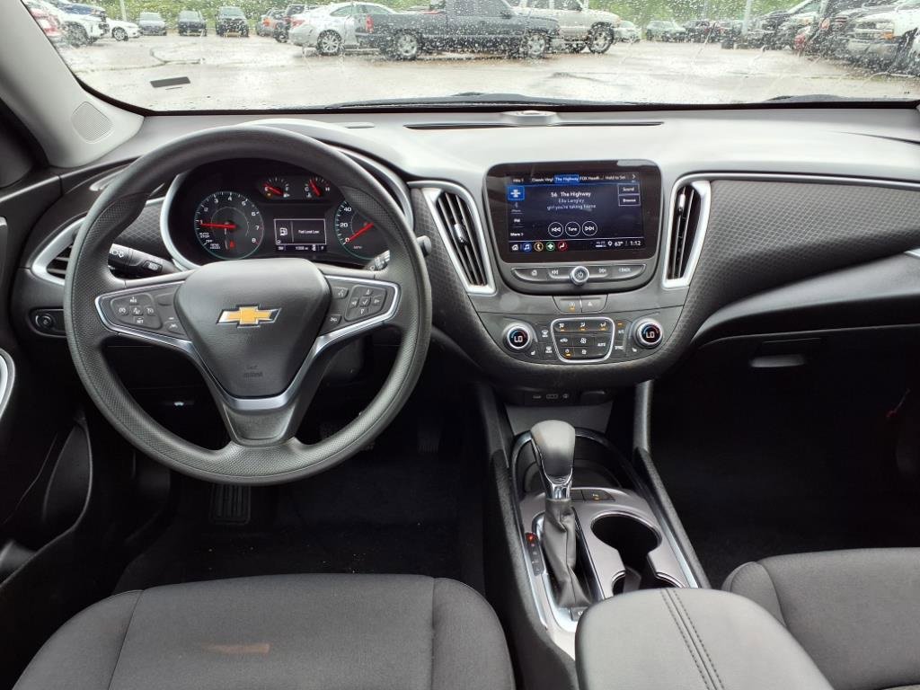 2025 Chevrolet Malibu 1LT photo 2