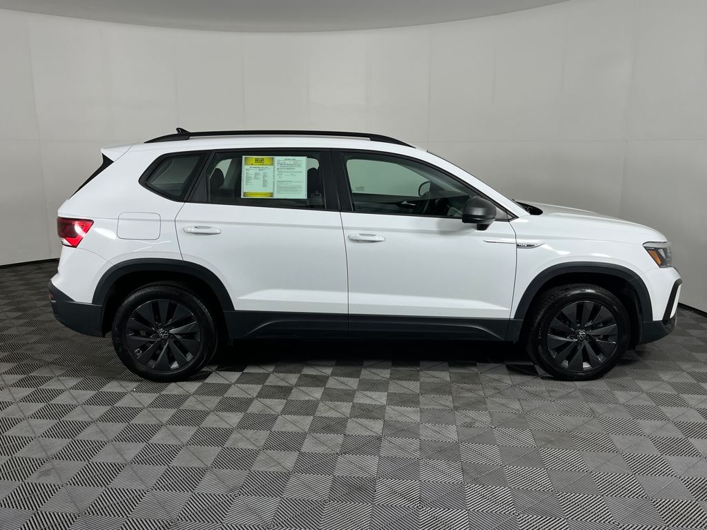2024 Volkswagen Taos S photo 2