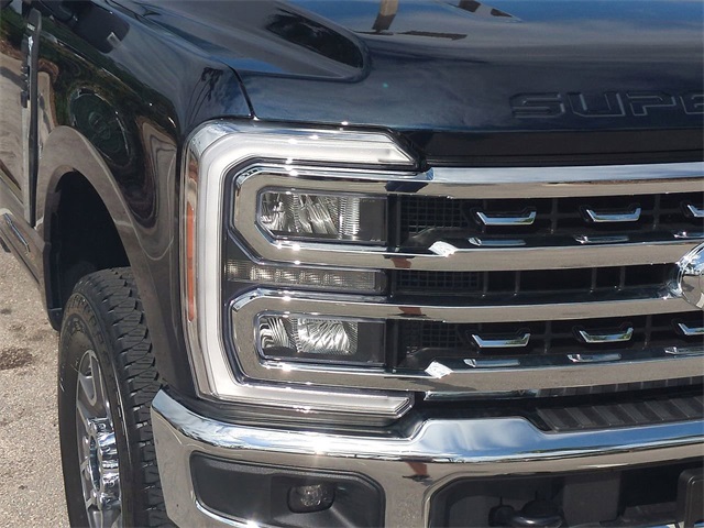 2025 Ford F-350 Lariat photo 9