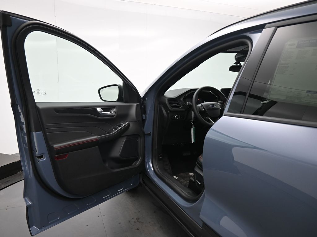 2025 Ford Escape Hybrid ST-Line