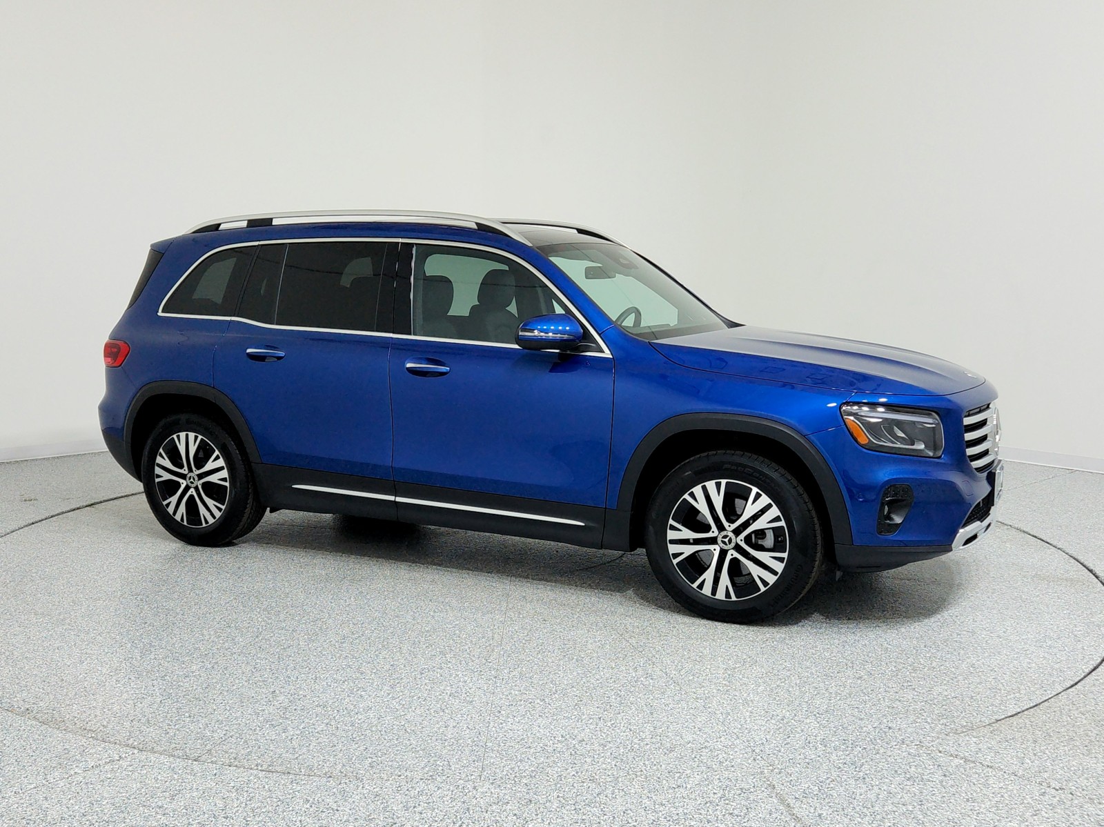 2024 Mercedes Benz GLB 250 photo 3