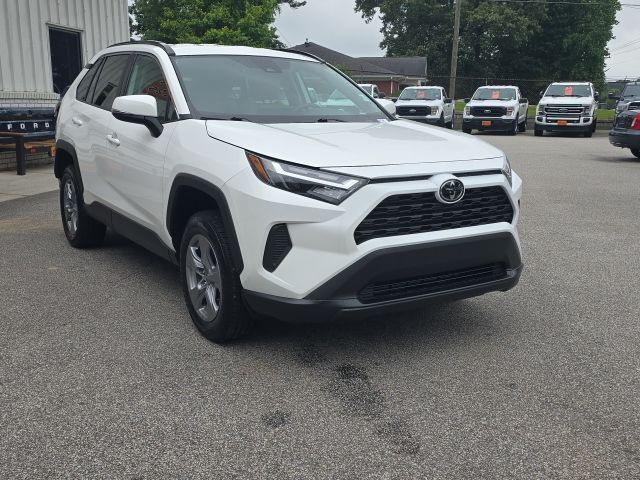 2022 Toyota RAV4 XLE photo 7