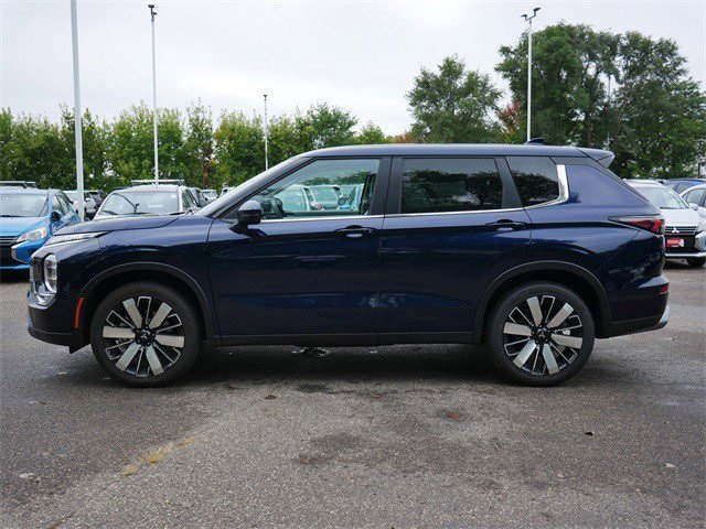 2025 Mitsubishi Outlander SE photo 2