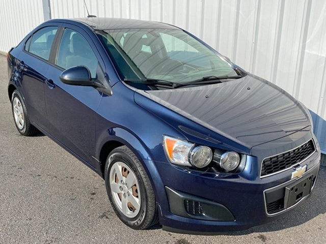 2015 Chevrolet Sonic LS photo 2