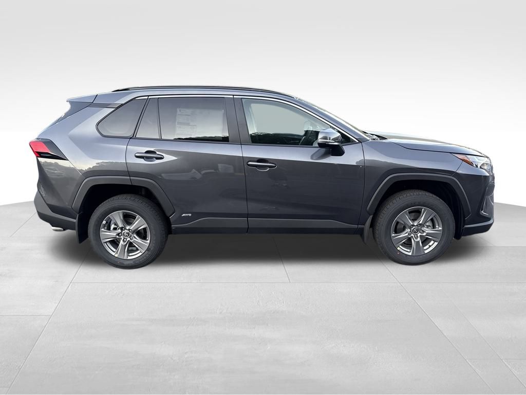 2025 Toyota RAV4 Hybrid XLE photo 6