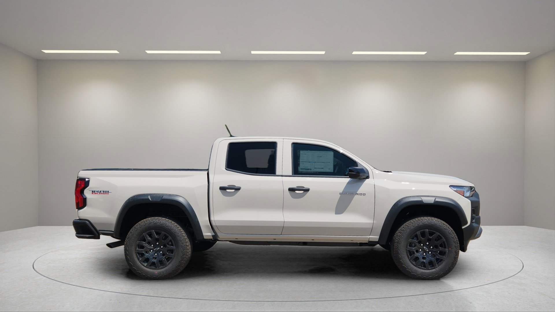 2026 Chevrolet Colorado Trail Boss photo 2