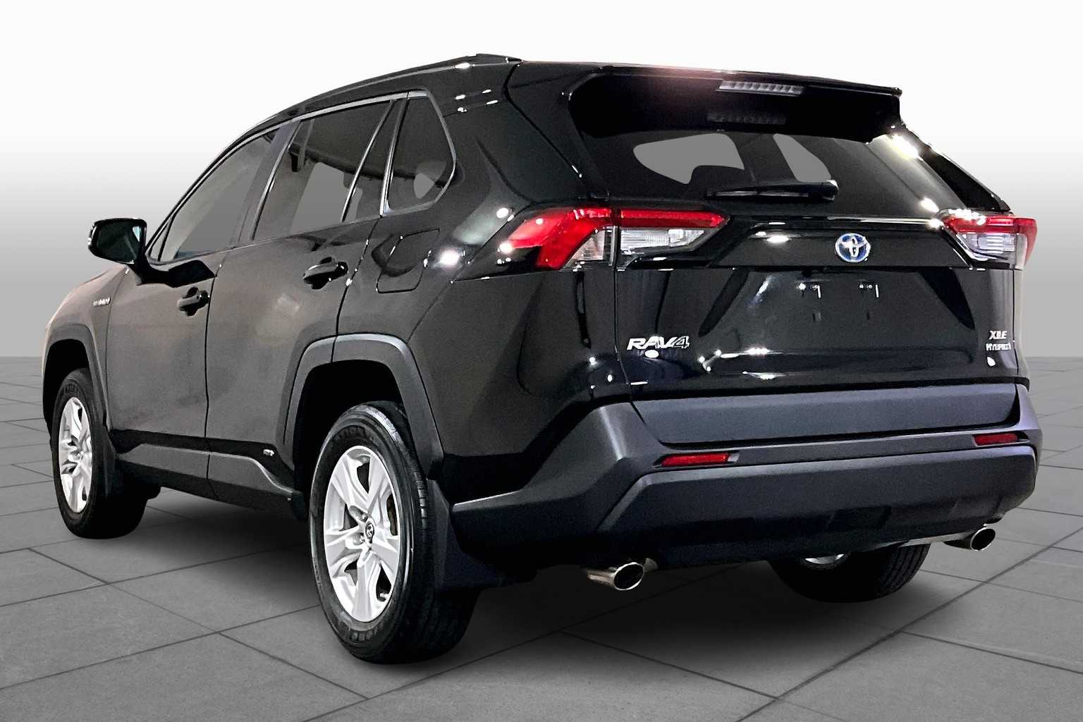 2019 Toyota RAV4 Hybrid XLE photo 10