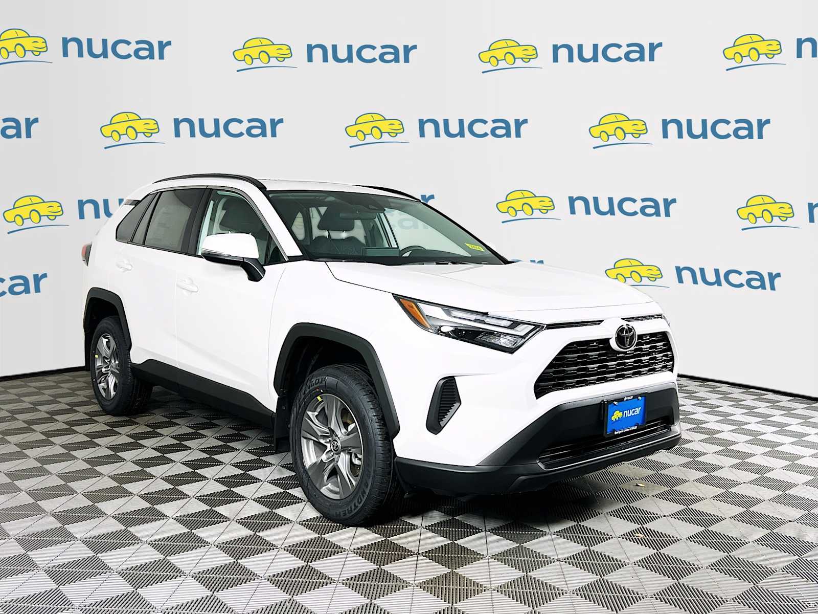 2025 Toyota RAV4 XLE's photo