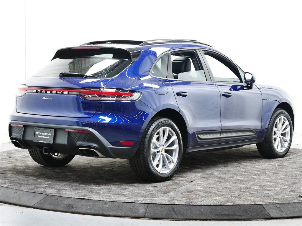 2025 Porsche Macan T photo 4