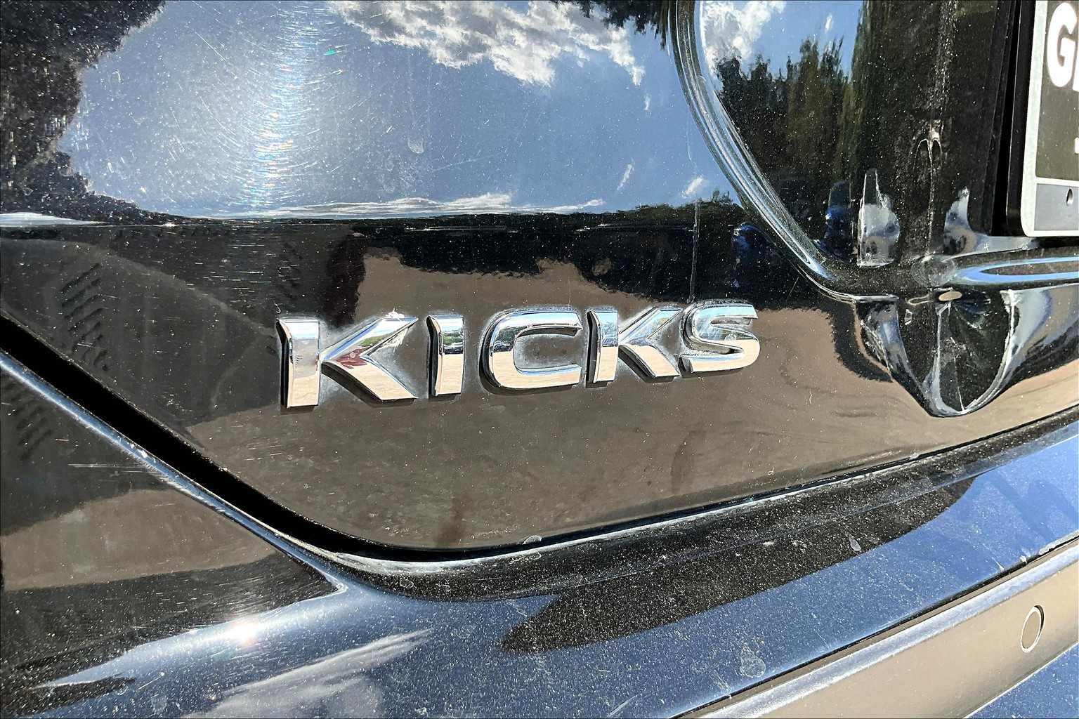 2021 Nissan Kicks SR photo 24