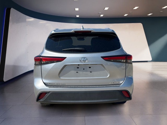 2022 Toyota Highlander XLE photo 2