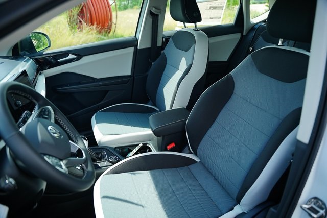 2025 Volkswagen Taos S photo 4