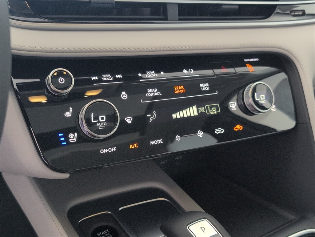 2026 Infiniti QX60 Luxe photo 13