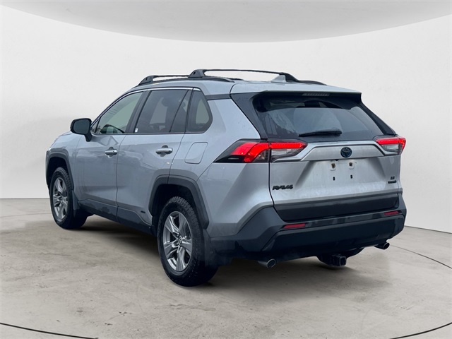 2022 Toyota RAV4 Hybrid LE photo 2