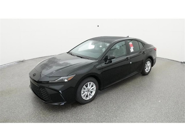 2025 Toyota Camry LE's photo