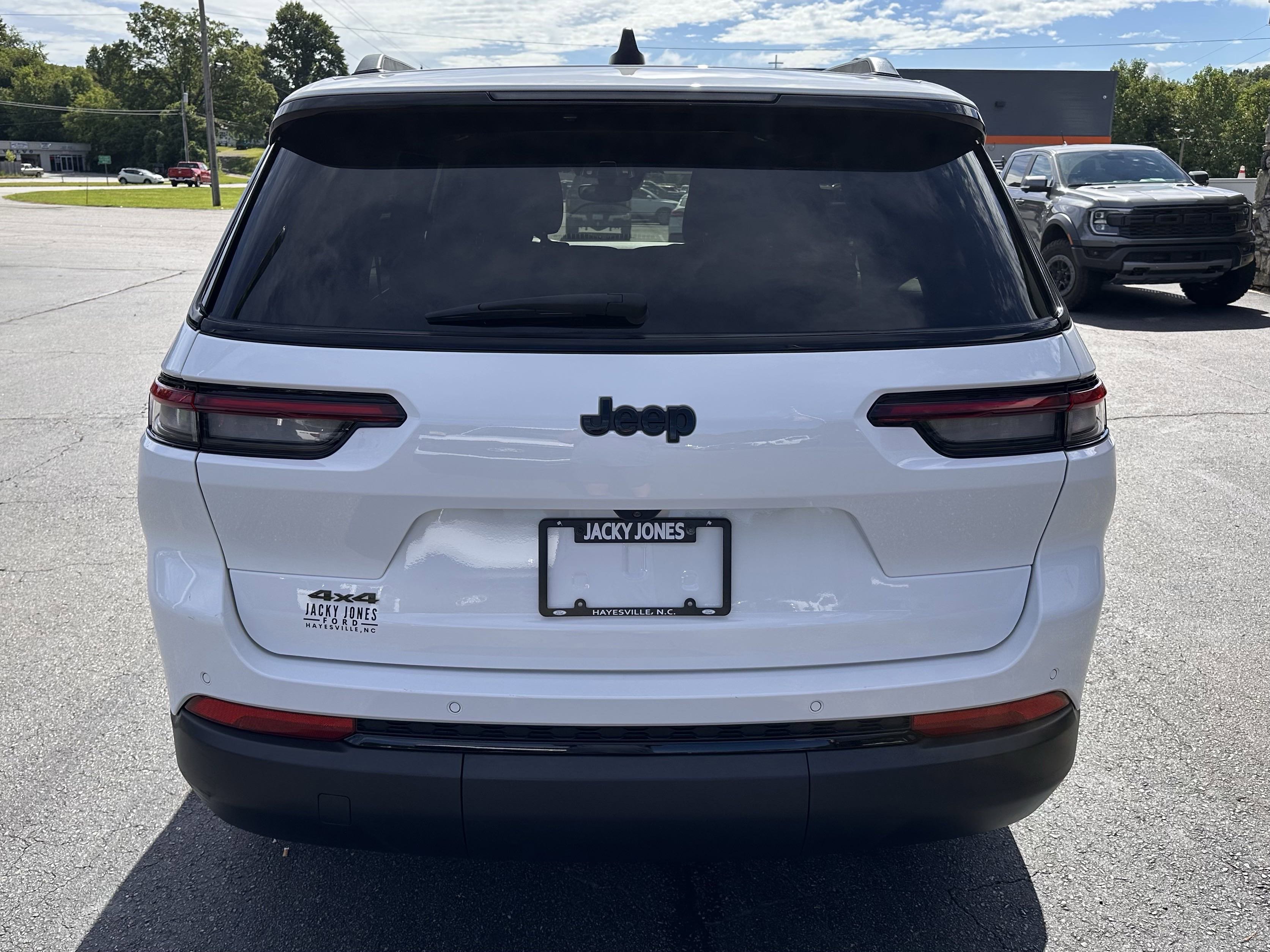 2023 Jeep Grand Cherokee Altitude photo 4