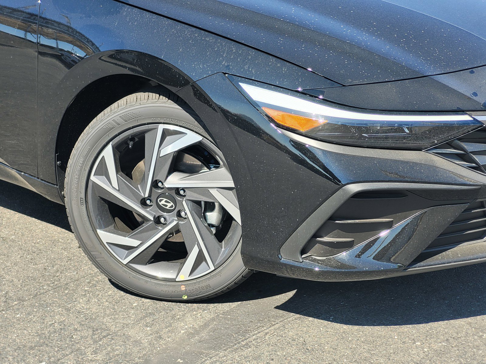 2025 Hyundai Elantra SEL Sport photo 4