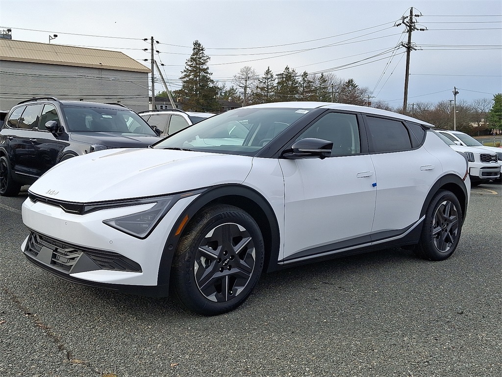2025 Kia EV6 Light photo 2