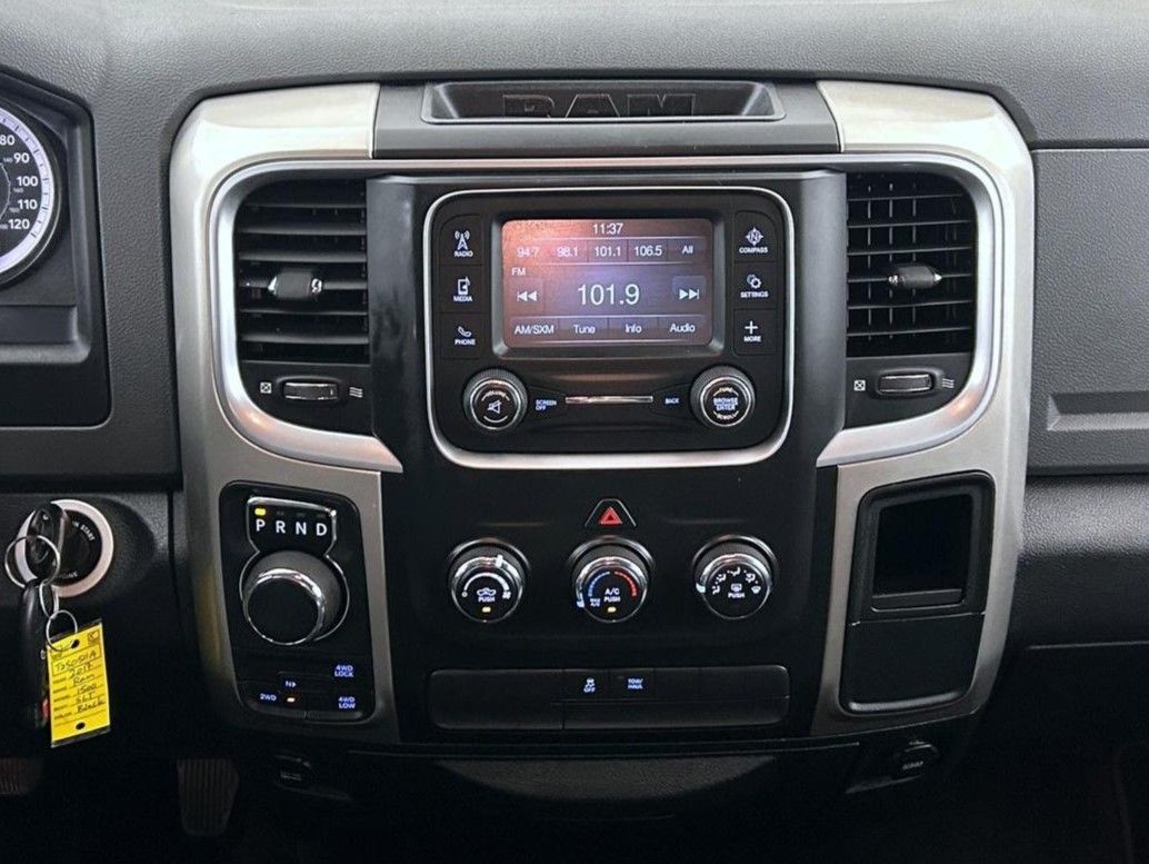 2017 Ram 1500 SLT photo 10