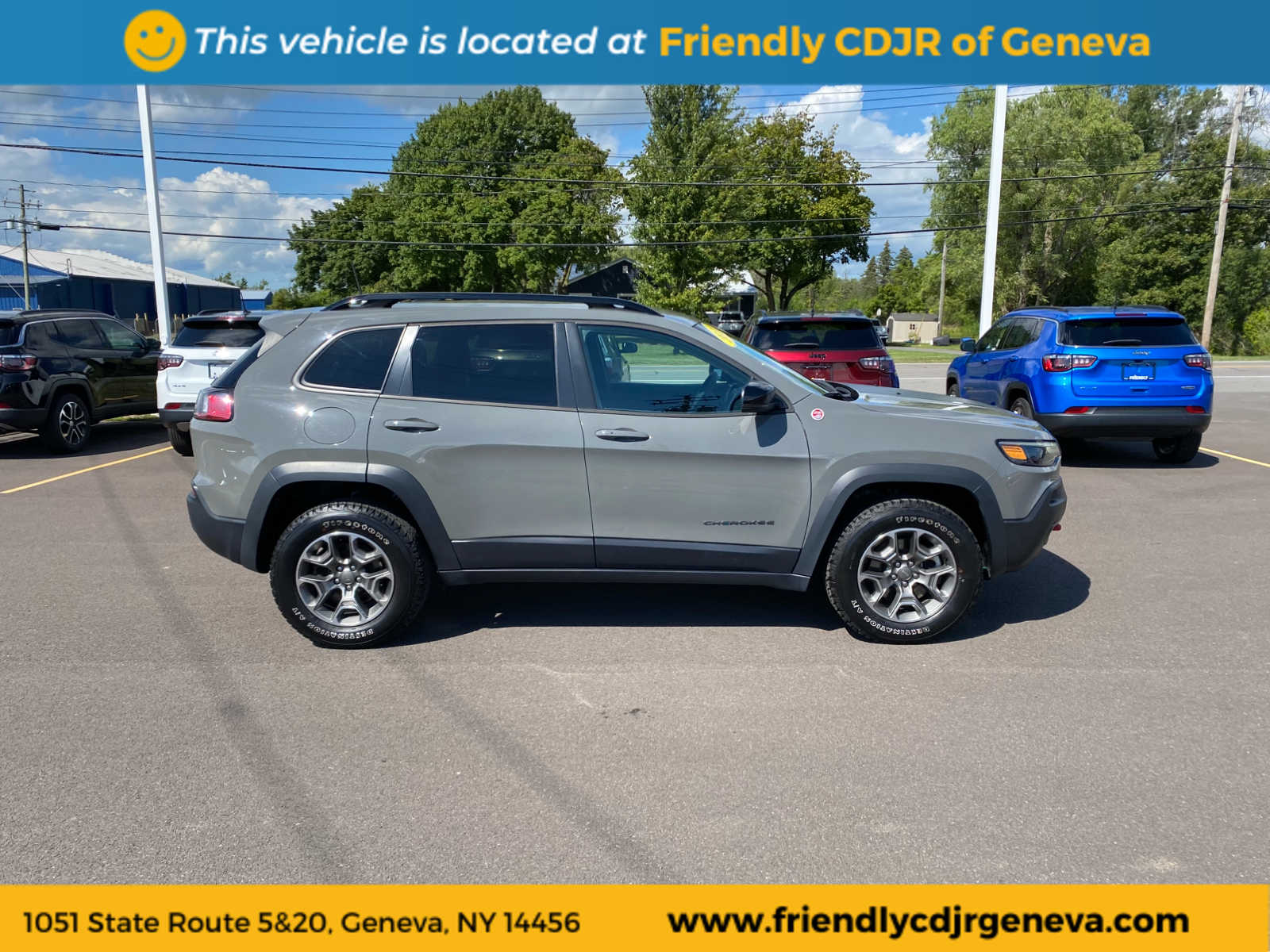 2022 Jeep Cherokee Trailhawk photo 2