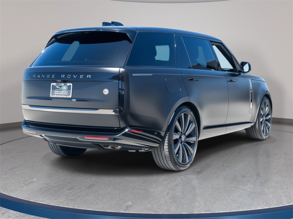 2025 Land Rover Range Rover SV photo 4