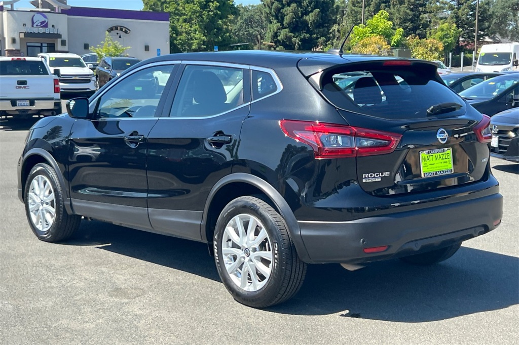 2022 Nissan Rogue Sport S photo 3