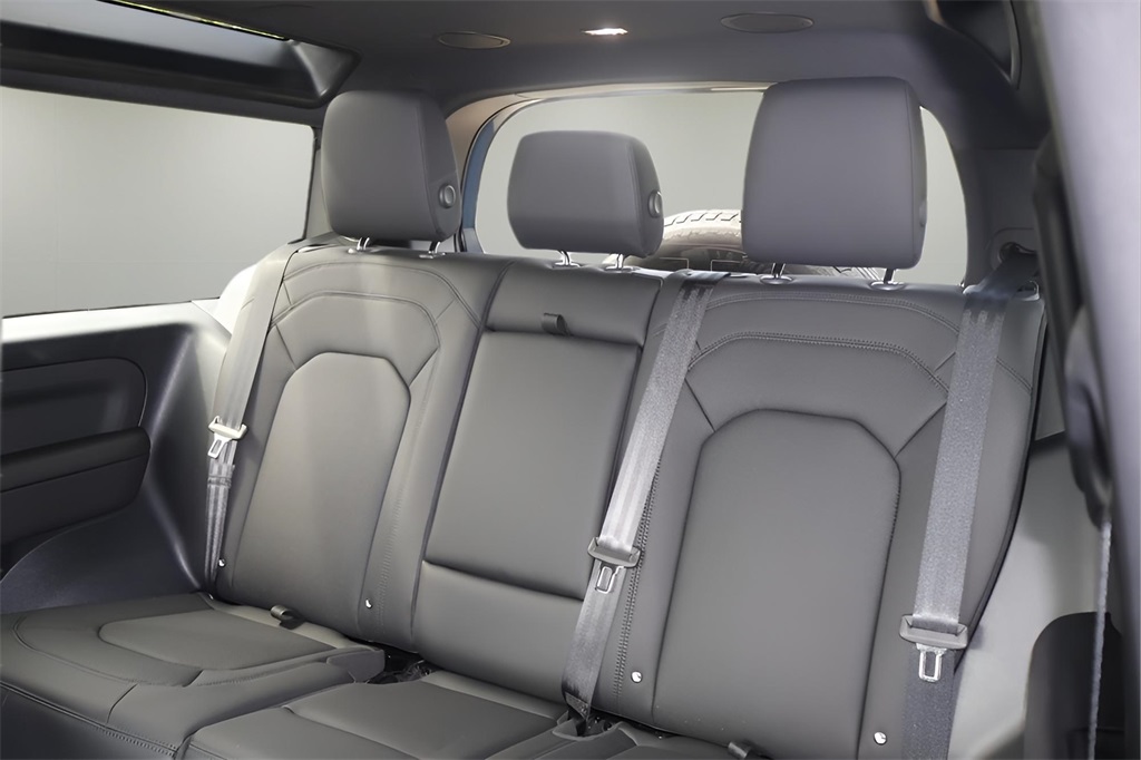 2025 Land Rover Defender 90 X-Dynamic SE photo 15