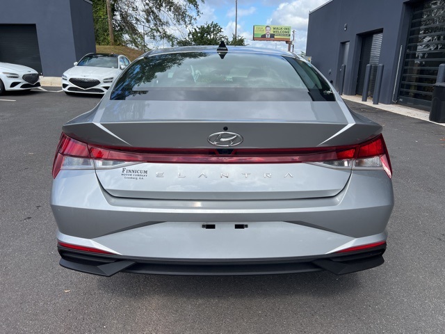 2023 Hyundai Elantra SEL Convenience photo 4