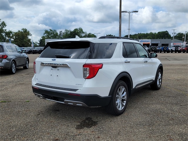 2023 Ford Explorer XLT photo 2