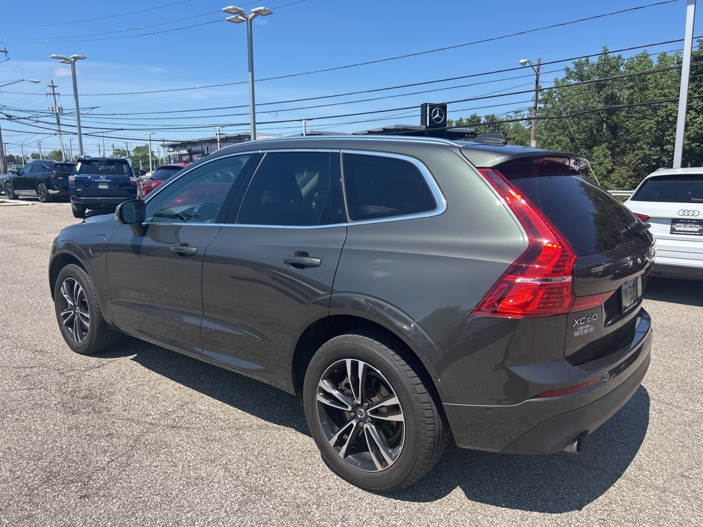 2019 Volvo XC60 Hybrid T8 Momentum photo 4