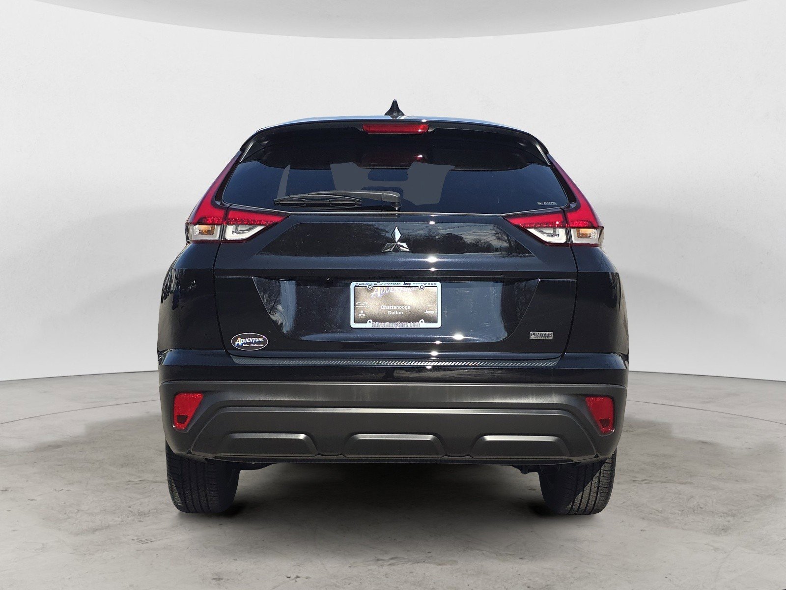 2025 Mitsubishi Eclipse Cross LE photo 2